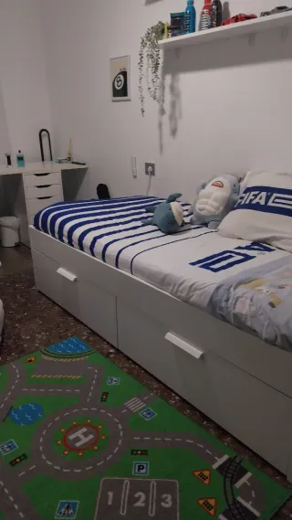 Cama Ikea con cajones y puff de fútbol