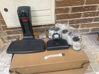 Cargador y filtros aspiradora AEG