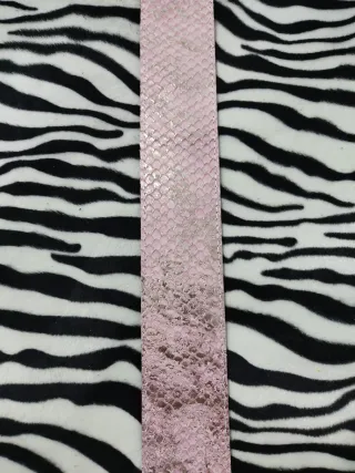 Correa dragón rosa plateado 100% cuero guitarra