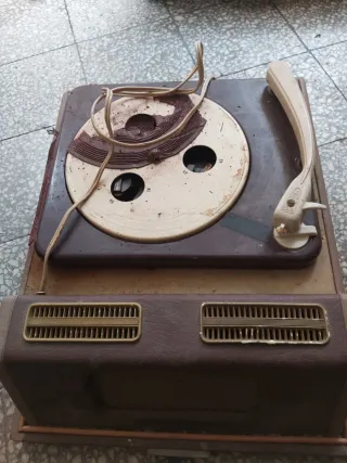 Giradischi d'epoca per ricambi