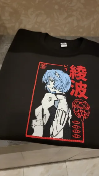 Felpa nera con ricamo di rei evangelion