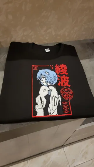 Felpa nera con ricamo di rei evangelion