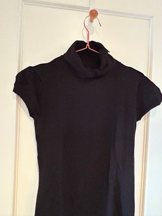 Jersey cuello alto sin mangas negro