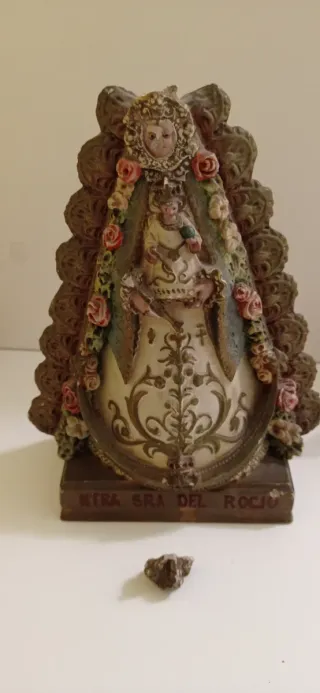 Virgen del Rocío figura religiosa