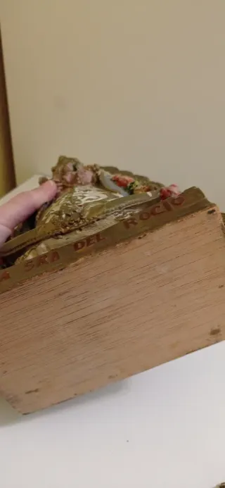 Virgen del Rocío figura religiosa