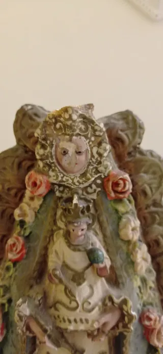 Virgen del Rocío figura religiosa