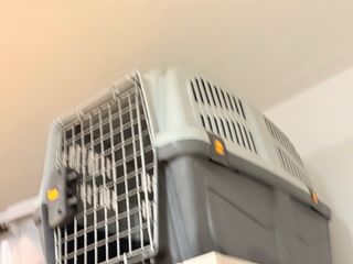 Transportín para mascotas gris y blanco