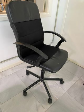 Silla de oficina negra