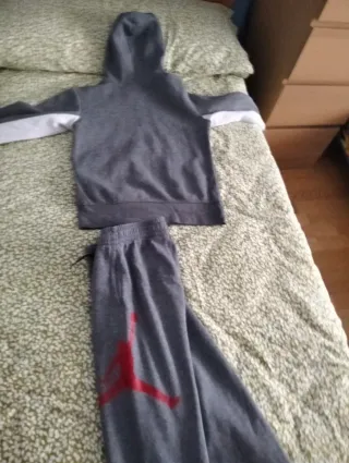 Chándal Nike Jordan niño gris y blanco