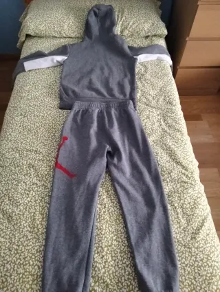 Chándal Nike Jordan niño gris y blanco