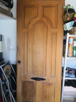 Puerta rústica madera roble entrada