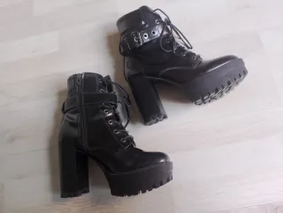 Botas altas negras con plataforma