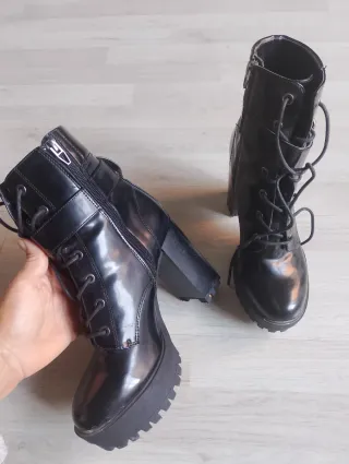 Botas altas negras con plataforma