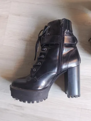 Botas altas negras con plataforma