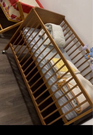 Cuna de madera para bebé