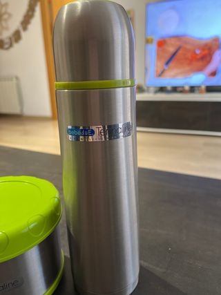 Termo y fiambrera para líquidos.
