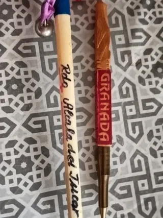 Lote de lápices y bolígrafos de recuerdo