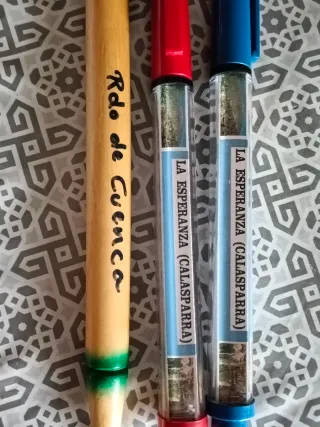 Lote de lápices y bolígrafos de recuerdo