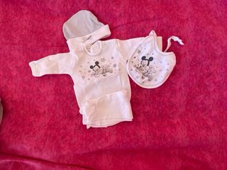 Pijama bebé Mickey + Gorrito y Babero