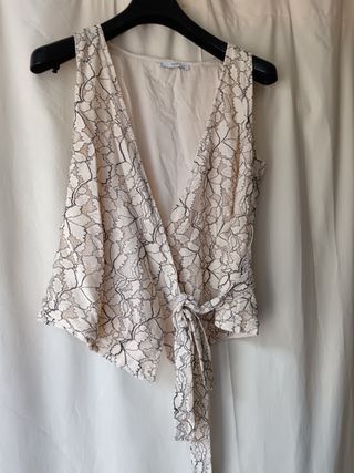 Chaleco Mango bordado beige y negro