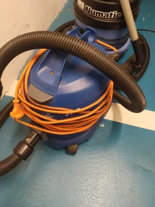 Lote aspiradoras y escaleras