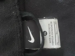 Chaqueta Nike con capucha negra