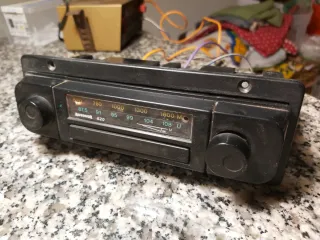 Autoradio Autovox d'epoca con Fm slitta estraibile