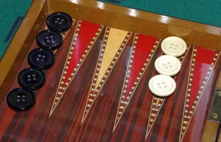 Tablero Backgammon y Ajedrez con piezas
