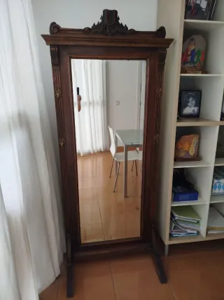 Espejo de pie antiguo restaurado