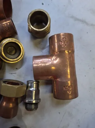 Lote de accesorios de fontanería de cobre