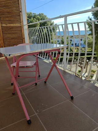 Scrivania per bambini rosa in metallo e legno