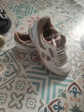 Reebok Classic Blancas y Beige