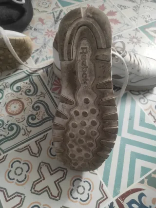 Reebok Classic Blancas y Beige