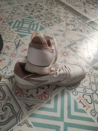 Reebok Classic Blancas y Beige