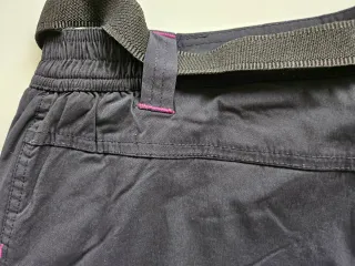 Pantalón trekking negro con cinturón