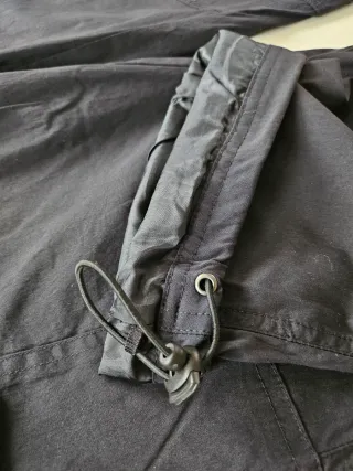 Pantalón trekking negro con cinturón