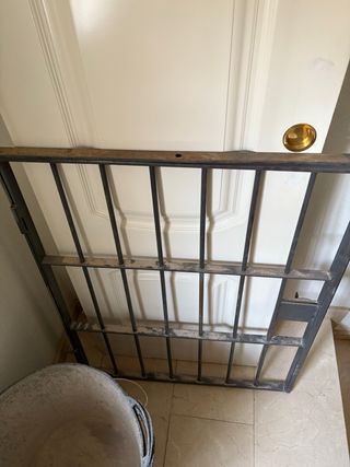 Reja de seguridad con cerradura