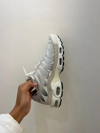 Nike Air Max TN Grises y Blancas