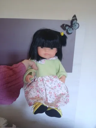 Muñeca Nenuco Oriental+ vestidos