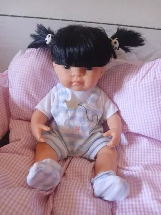 Muñeca Nenuco Oriental+ vestidos