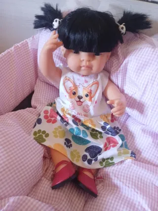 Muñeca Nenuco Oriental+ vestidos