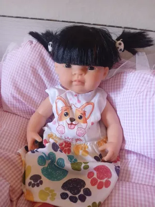 Muñeca Nenuco Oriental+ vestidos