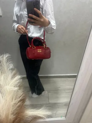 Bolso de mano rojo