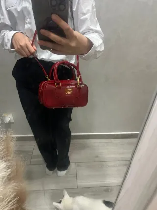 Bolso de mano rojo