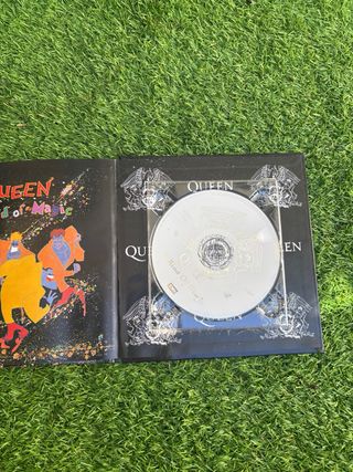 Libro Queen A Kind Of Magic + CD
