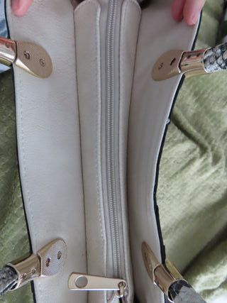 Bolso de asas con estampado de serpiente