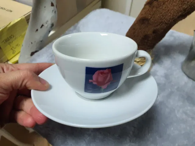 Xícaras de porcelana com rosa 6