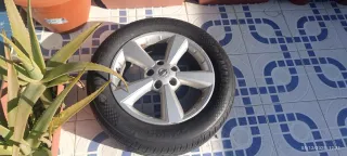 Llanta completa + neumatico al 95% Qashqai 2009