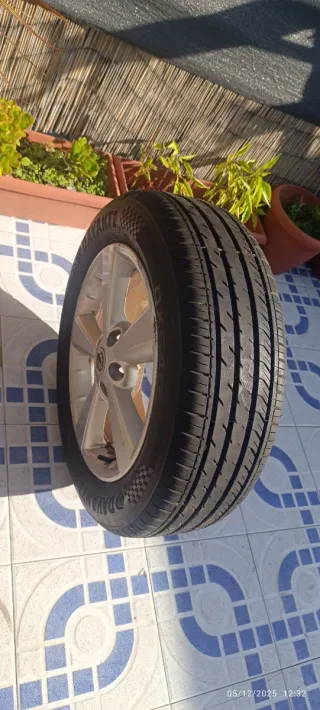 Llanta completa + neumatico al 95% Qashqai 2009