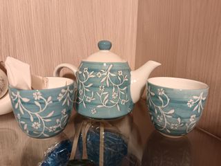 Set da tè blu e bianco in ceramica